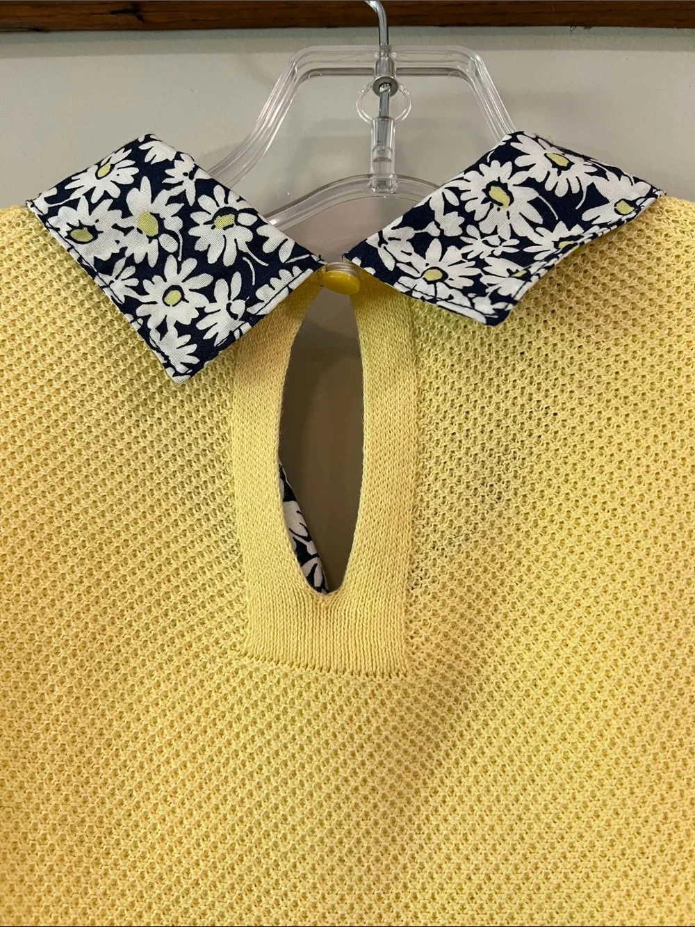 J. Crew - M, Yellow Textured Knit Top with Navy Daisy-Print Collar